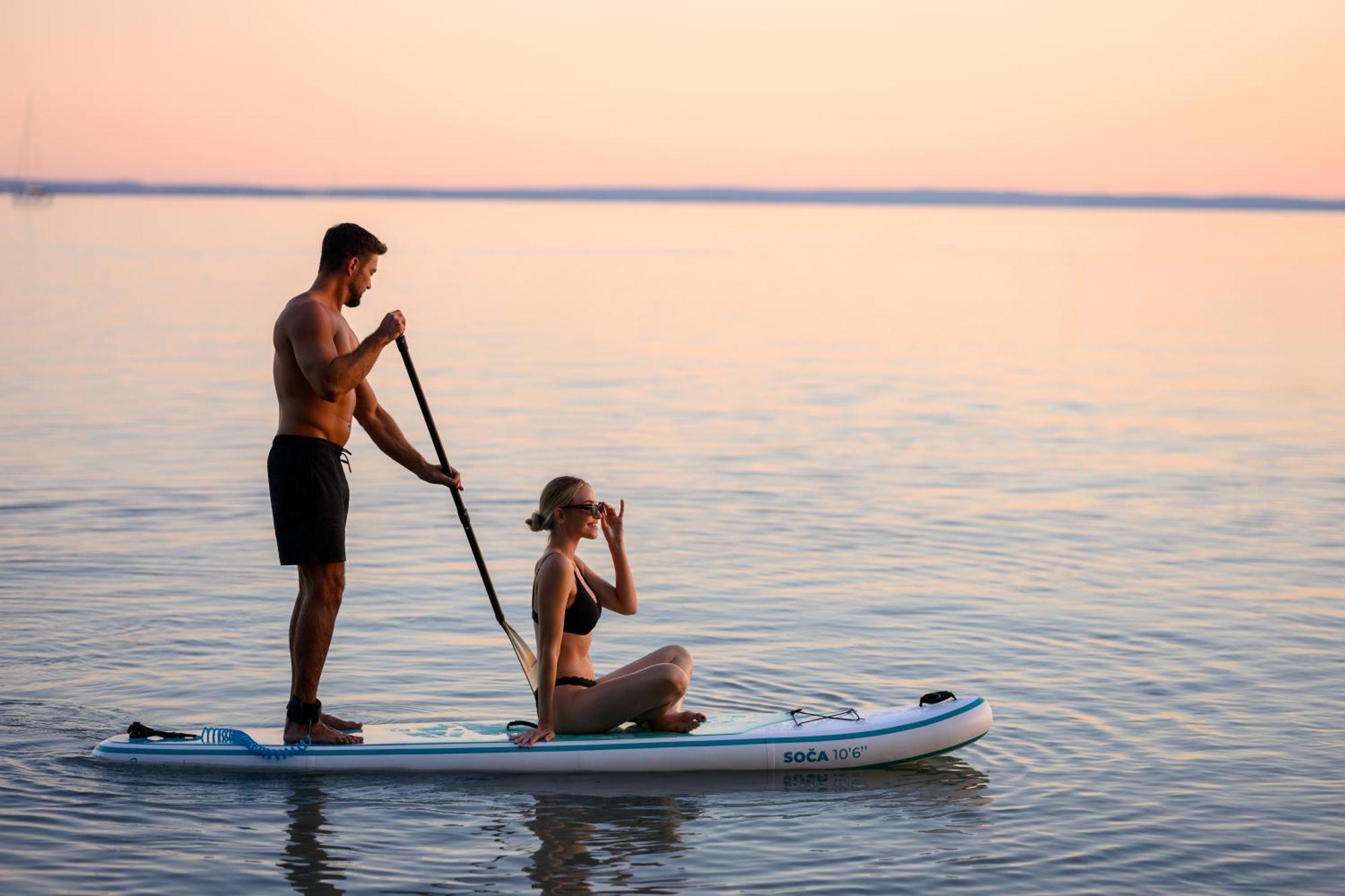 Kenese Bay Garden Resort & Conference Balatonkenese Bagian luar foto