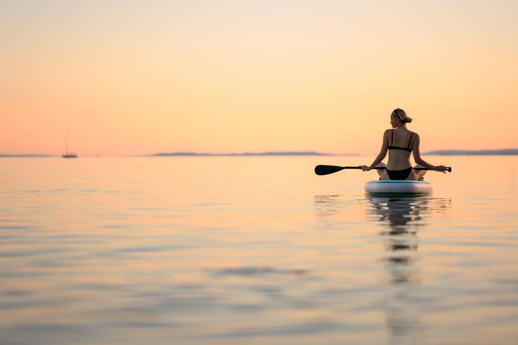 Kenese Bay Garden Resort & Conference Balatonkenese Bagian luar foto