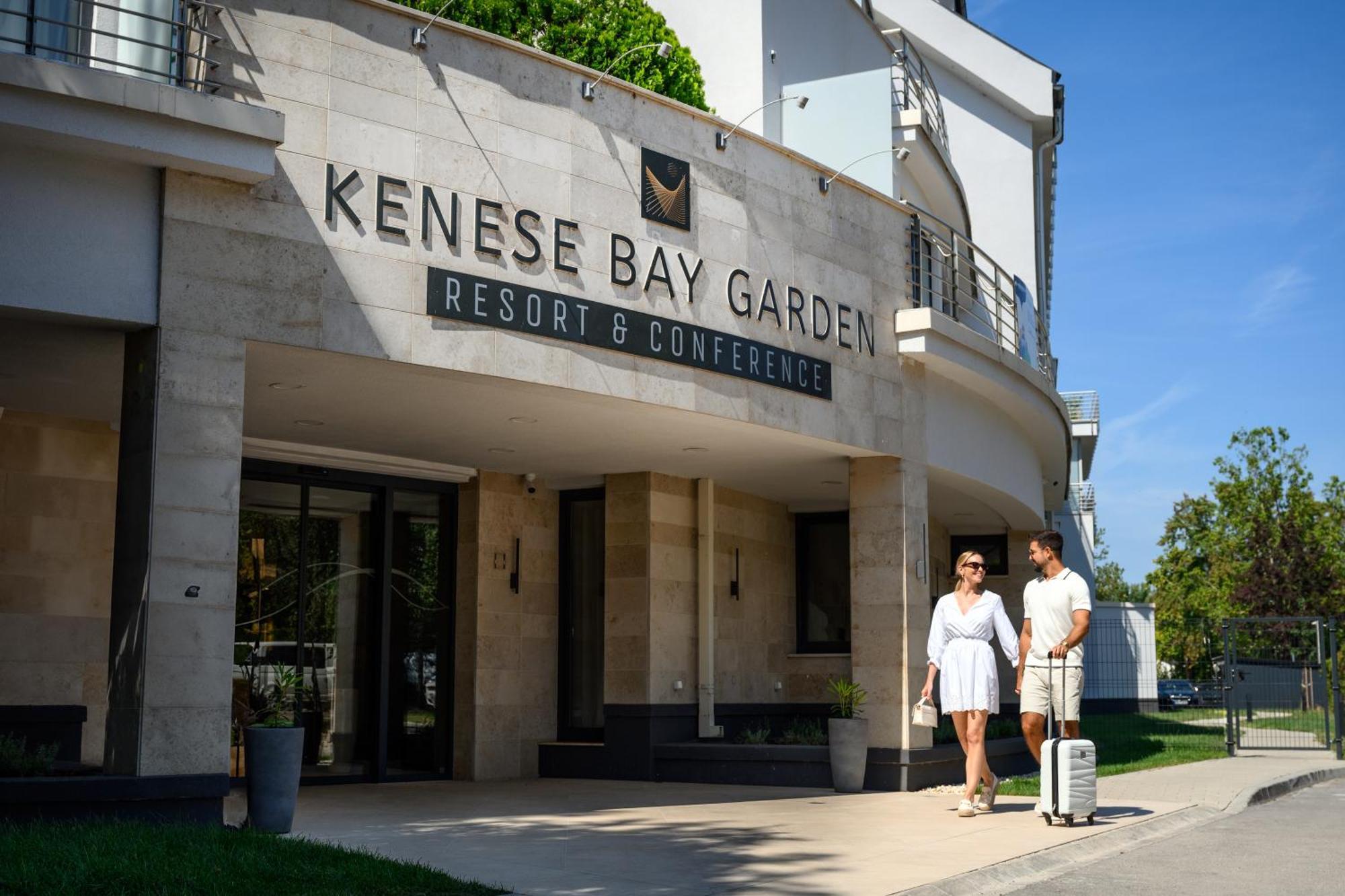 Kenese Bay Garden Resort & Conference Balatonkenese Bagian luar foto