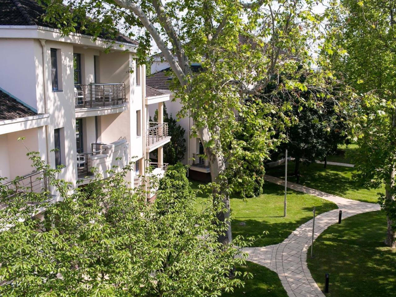 Kenese Bay Garden Resort & Conference Balatonkenese Bagian luar foto