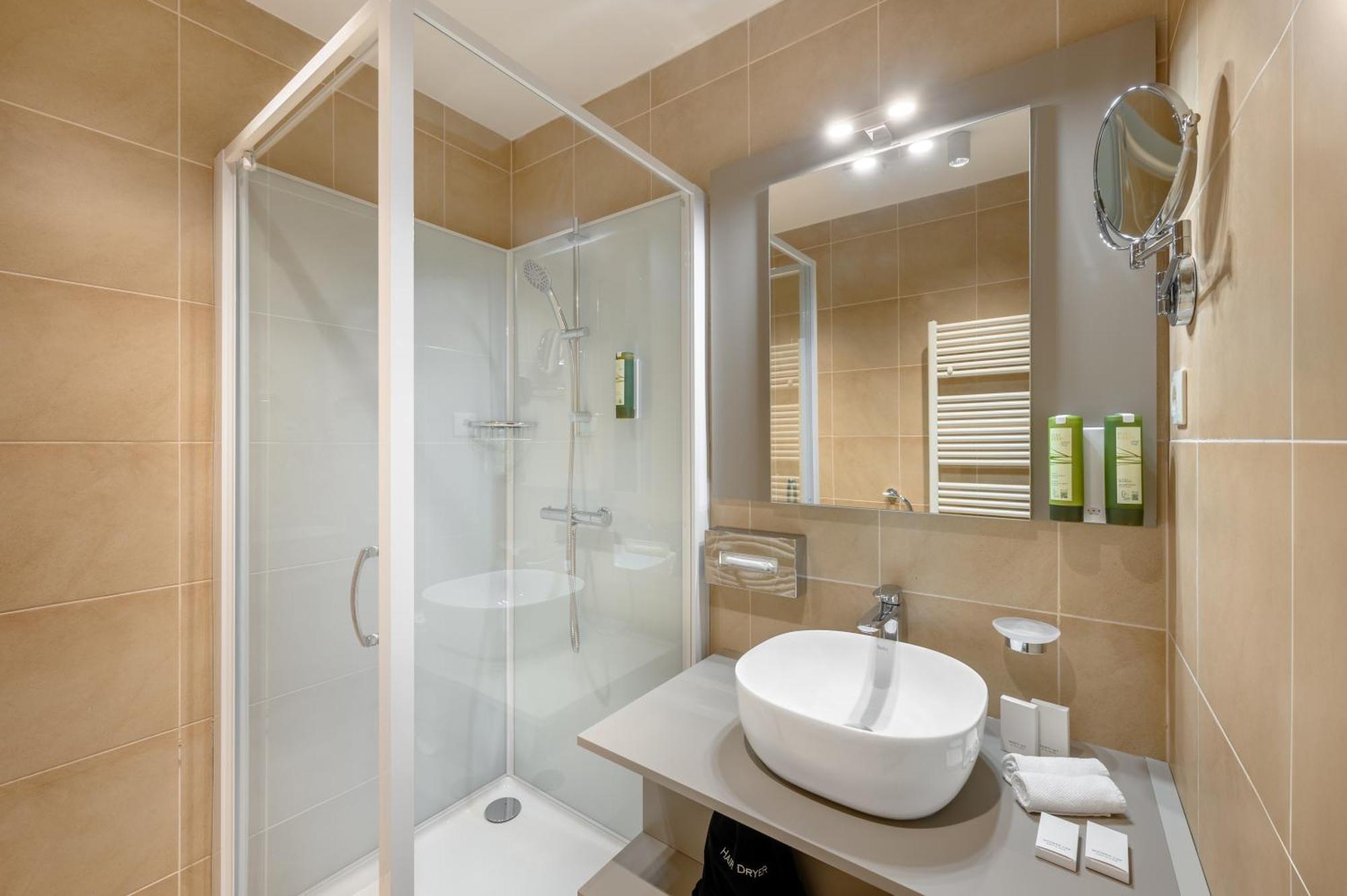 Kenese Bay Garden Resort & Conference Balatonkenese Bagian luar foto