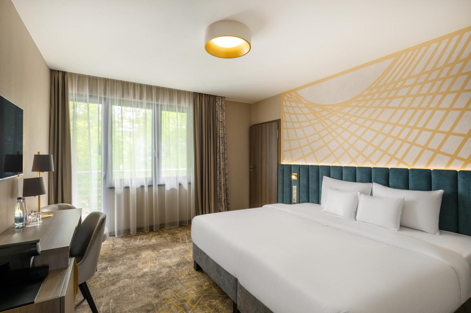 Kenese Bay Garden Resort & Conference Balatonkenese Bagian luar foto